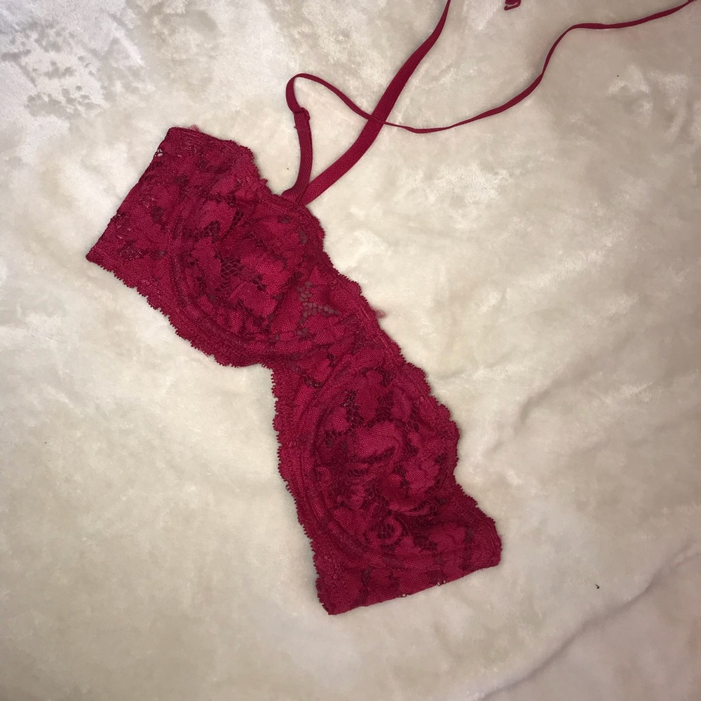 Strapless/ brings straps red bra
